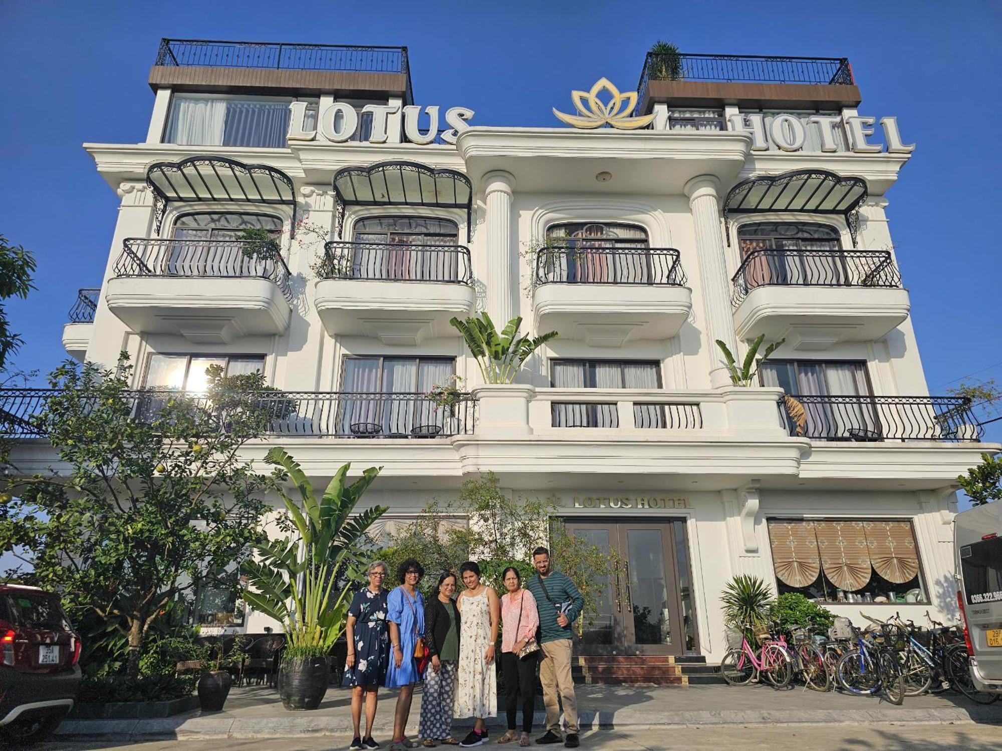 Lotus Hotel นิญบิ่ญ ภายนอก รูปภาพ
